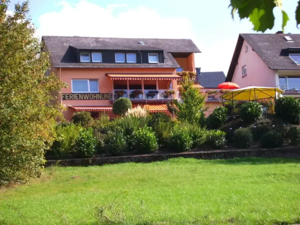 "moselblick" Modern Retreat