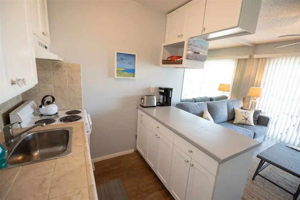 Beautiful 1 Bed Beach Balcony Condo #207 1 Bedroom Condo by RedAwning