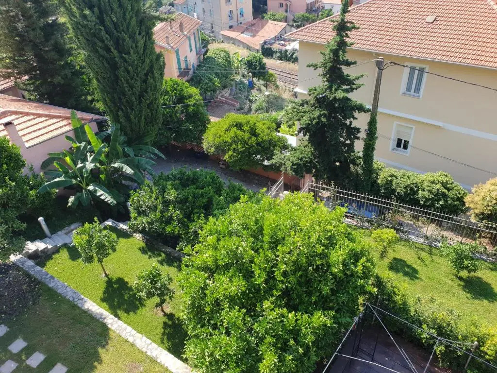 The blue house, lovely apartment in the Côte d'Azur for 6 people