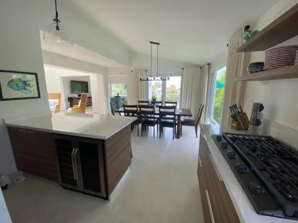 Newly Remodeled Townhouse w Private Pool Sc40