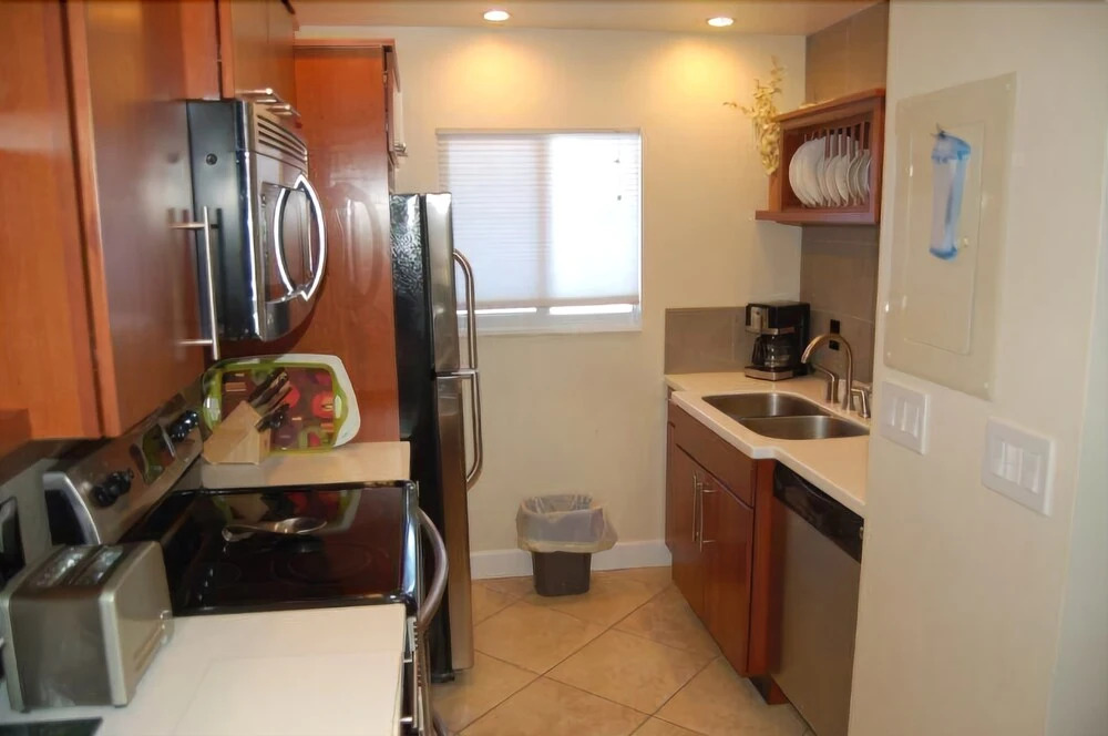 Sunset Royale - 204 1 Bedroom 1 Bathroom Apts