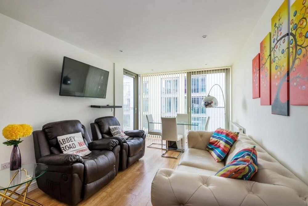 Stunning 2BR Home In Tottenham Hale W/balcony
