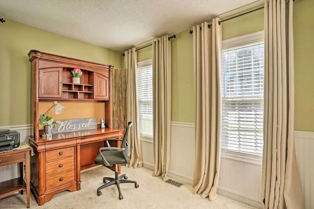 9 Mi to Richmond: Sandston Home w/ Office