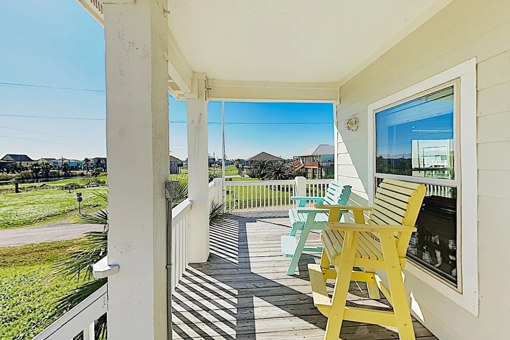 New Listing! Family-friendly Gem - Walk To Beach! 2 Bedroom Home