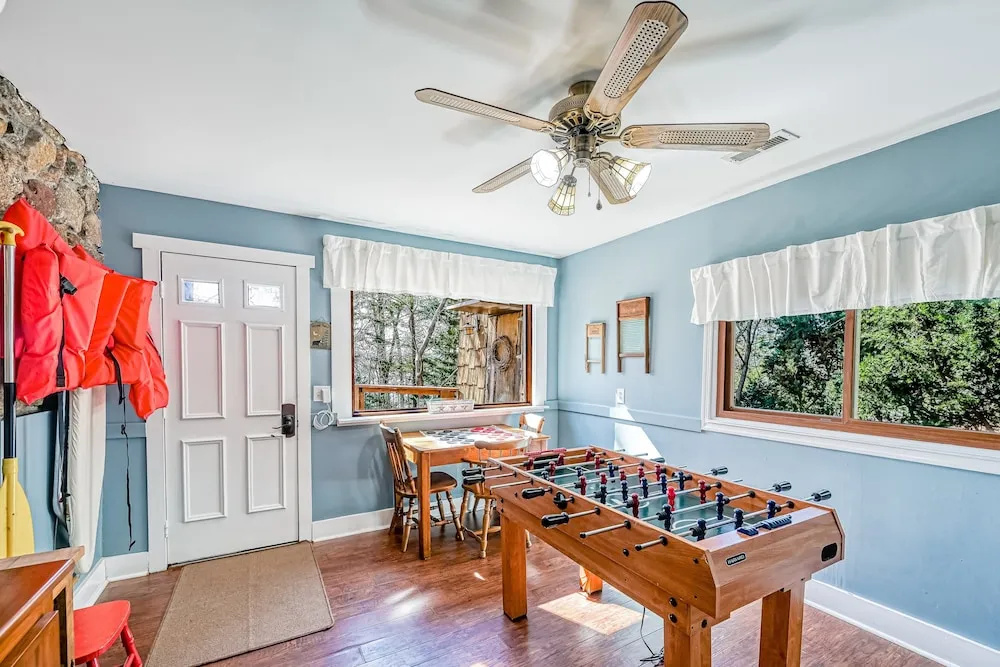Herons Rest - Lakefront Home With Dock, Pool Table, & hot tub - Dogs OK