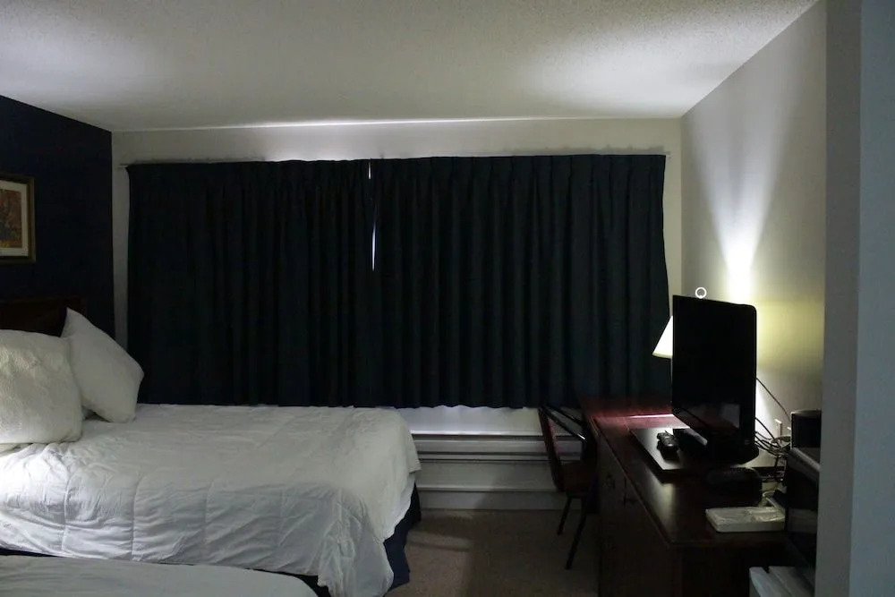 Morinville Plaza & Suites