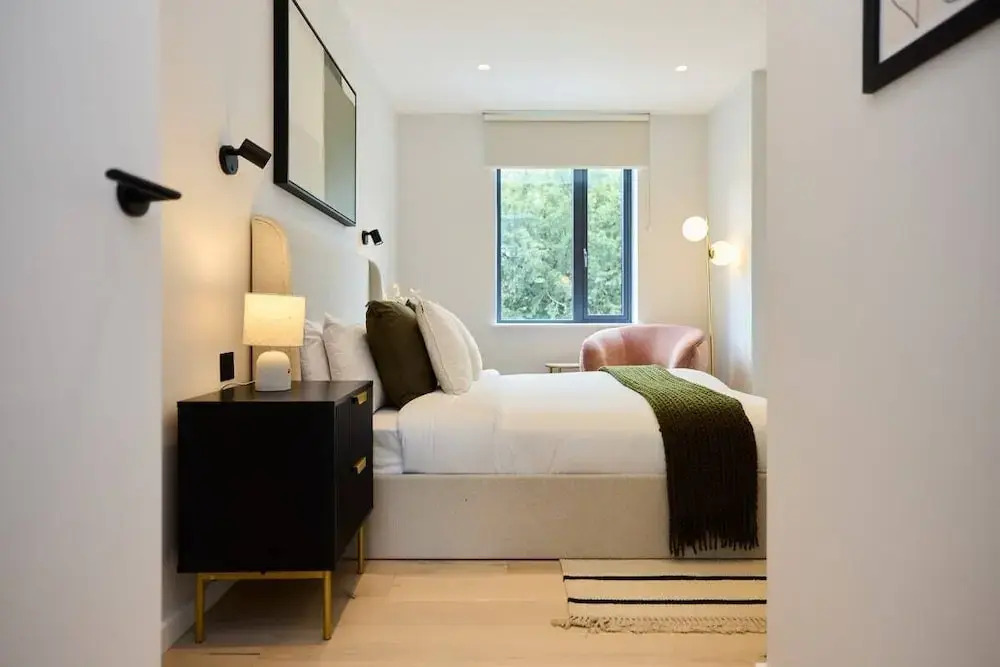 The Brondesbury Place - Bright 2bdr Flat With Balcony + Parking