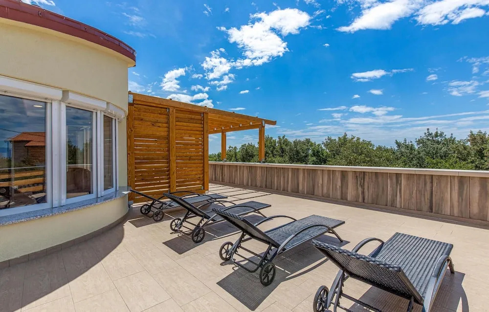 Pet Friendly Home In Smrika