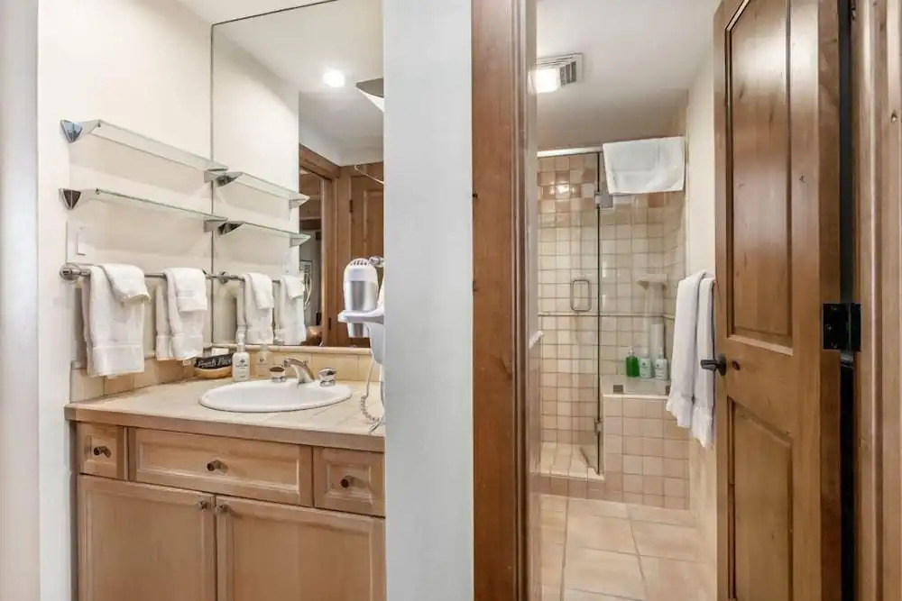 1 Bedroom Antlers Vacation Rental With Incredible Slopeside Views And Just A Short Walk To Gondola And Lionshead Village