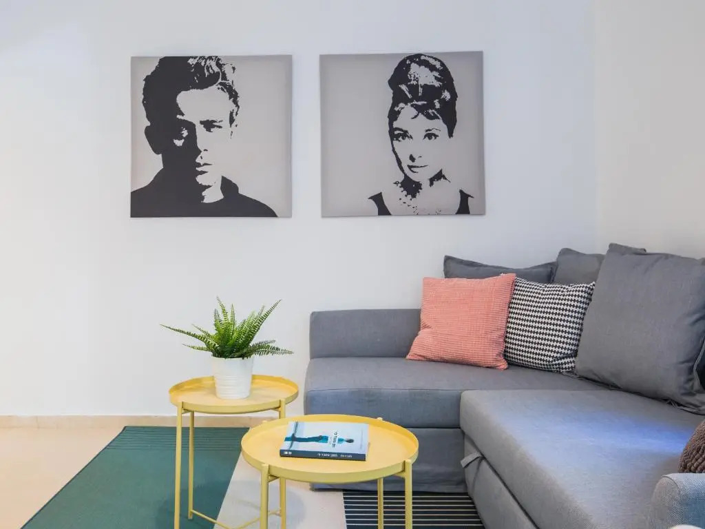 Modern 2 Bdr Spacious Apartment