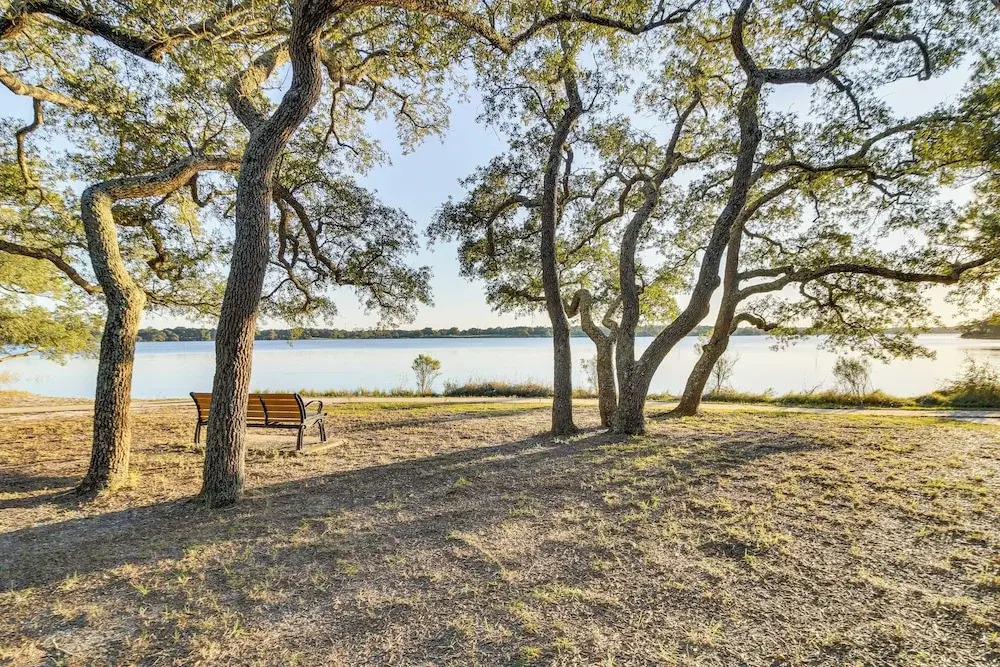 7 Mi to Pensacola Beach: Home w Pet friendly Yard