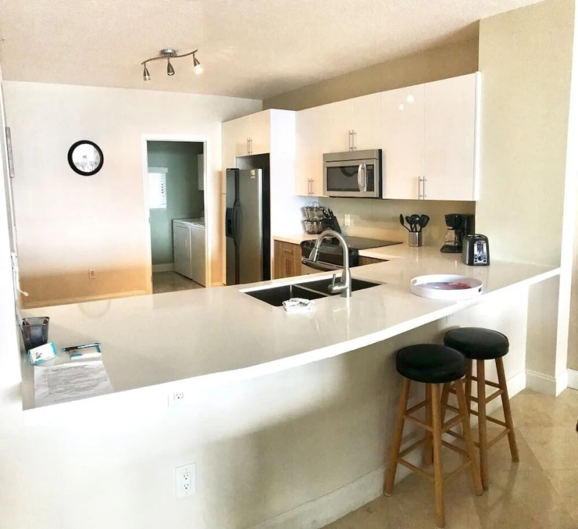 Le Golden Bay 1004 by Go Florida Condo, Sunny Isles