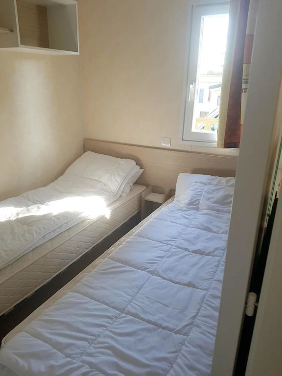 Property With 2 Bedrooms in Saint-jean-de-monts, With Pool Access, Fur