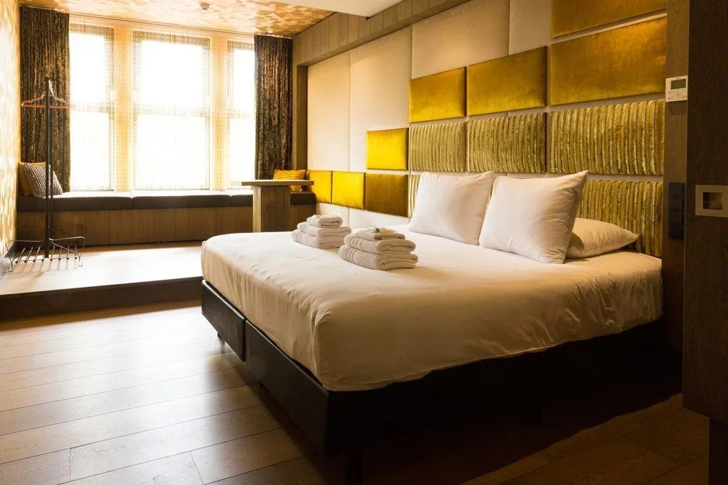 Manzos Suites