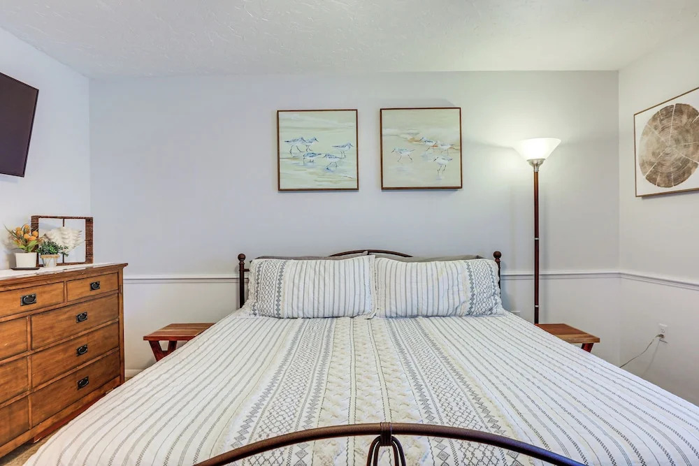 Pet-friendly Home w/ Heated Pool in Bradenton