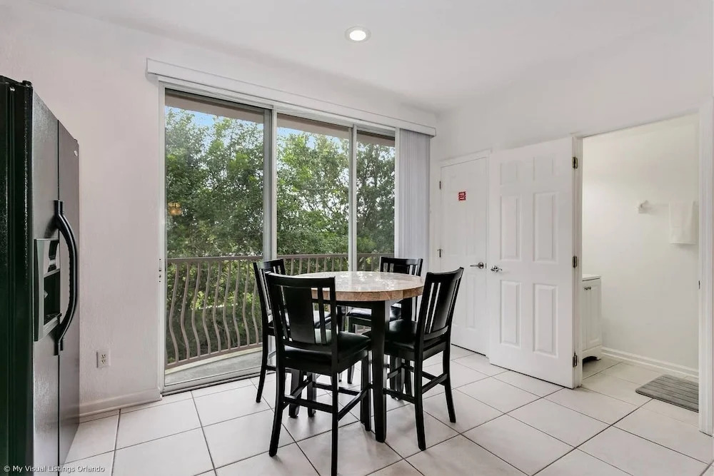 NEW Tastefully Designed Town Home. Close to Attractions, Steps From Convention Center! 3br/3ba #3vc138