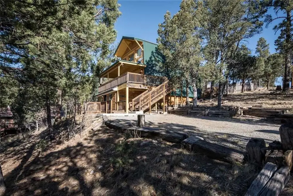 Lucky Bear Lodge - Three Bedroom Cabin