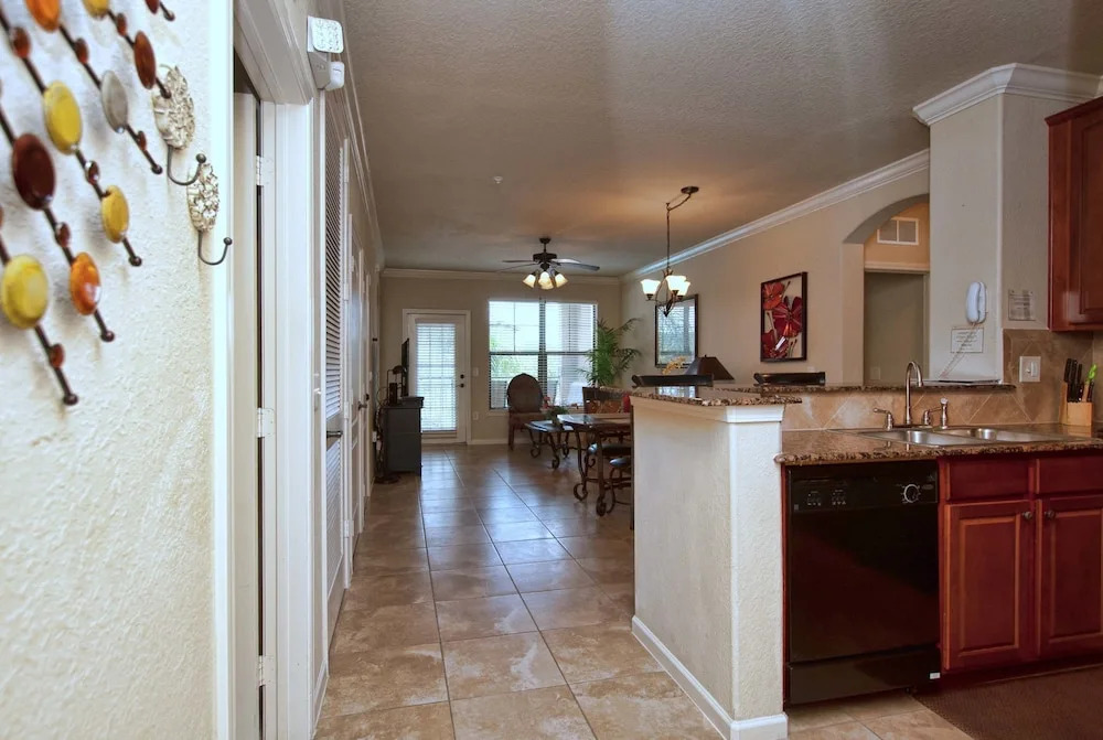 Bella Piazza - 4 Bedrooms Condo-4352BP