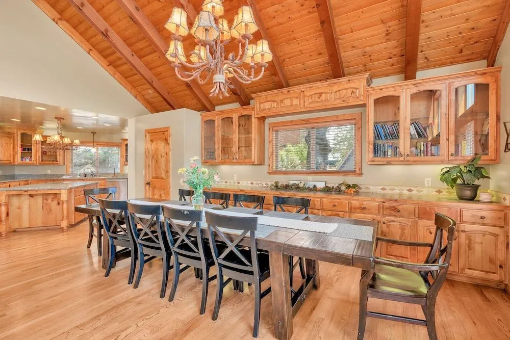 Bass Lake Beauty! 4 BDR Sleeps 16, Lakefront Views