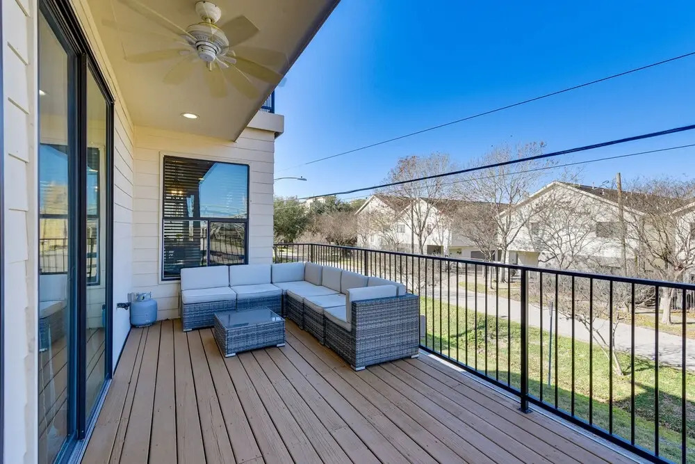 Pet-friendly Houston Townhome: 2 Mi to Downtown