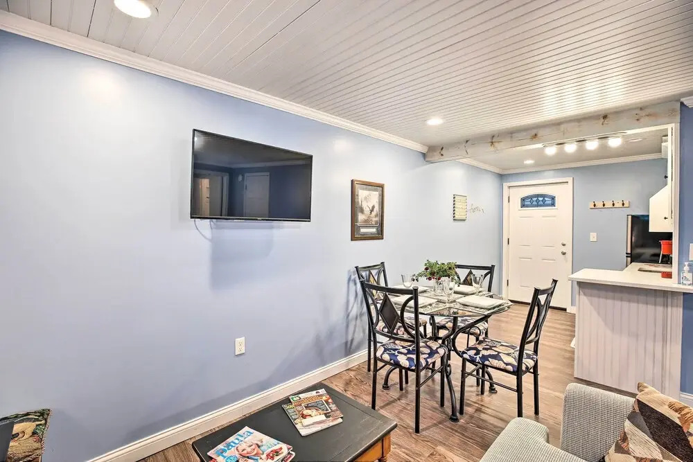 Updated Williamstown Apartment With Kitchen!