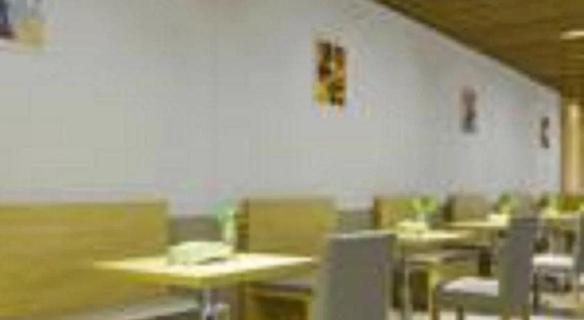 Motel 168 Shenzhen Futian Port Guihua Road Branch