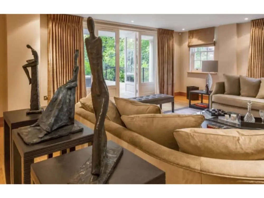 Luxury 6 Bedroom House for 12, With Parking