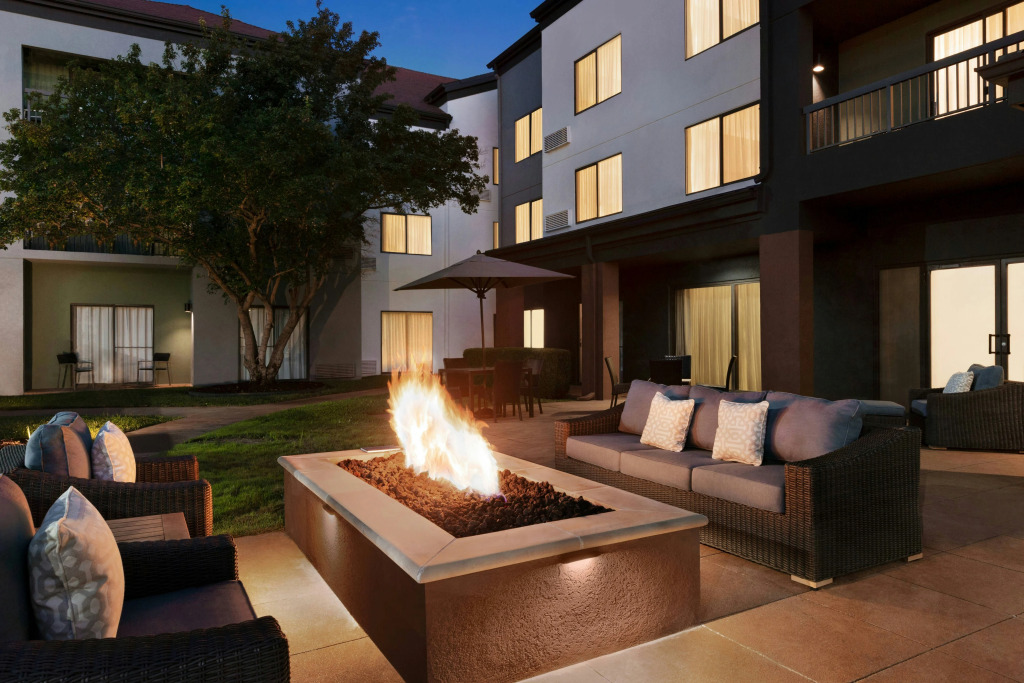 Courtyard by Marriott Tulsa Central