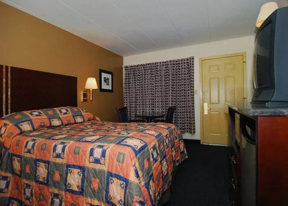 Rodeway Inn & Suites