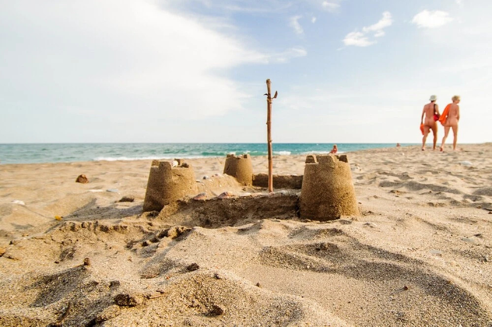 Ground floor apt facing the nudist beach, with private patio & East orientation