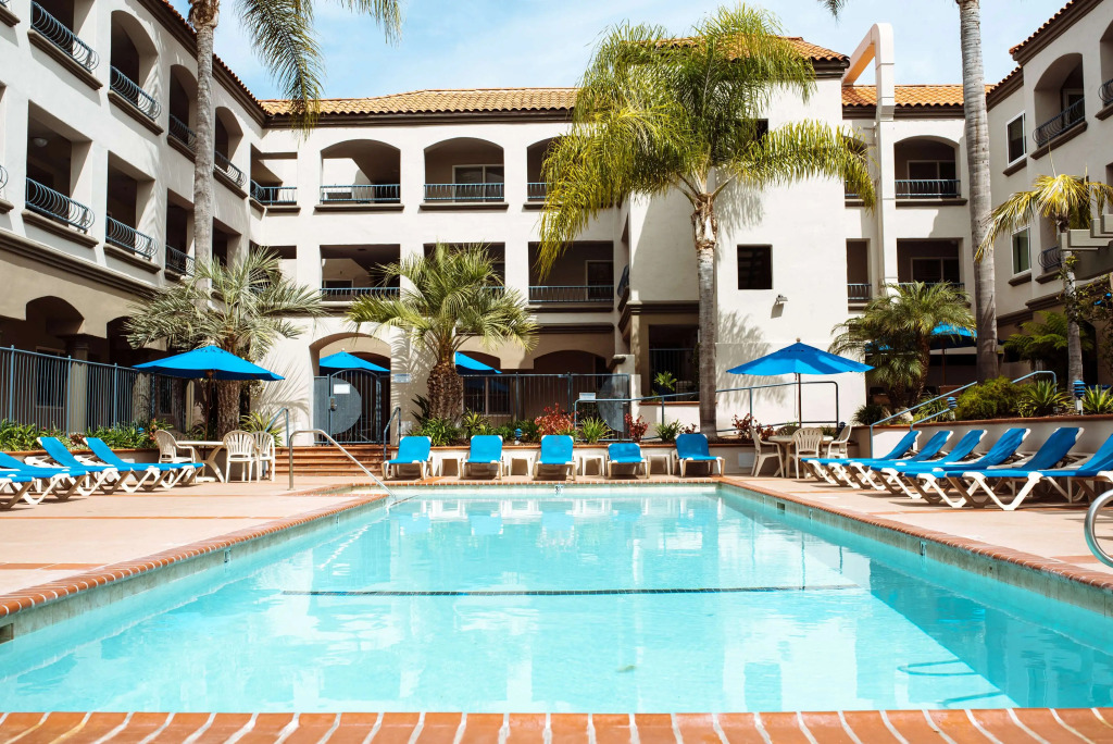 Tamarack Beach Hotel