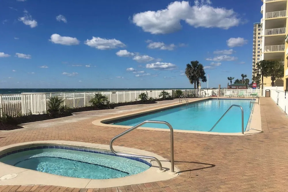 Twin Palms 1705