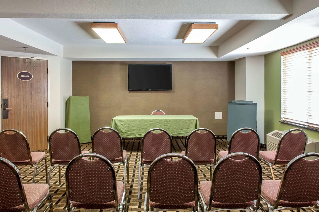 Отель Garner Albuquerque Airport by IHG
