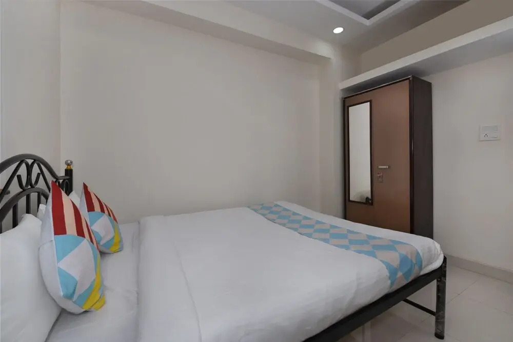 OYO 19828 Home Modern 2BHK Near Club Cubana