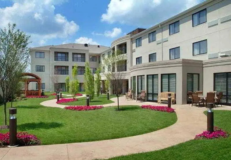 Courtyard Wall at Monmouth Shores Corporate Park