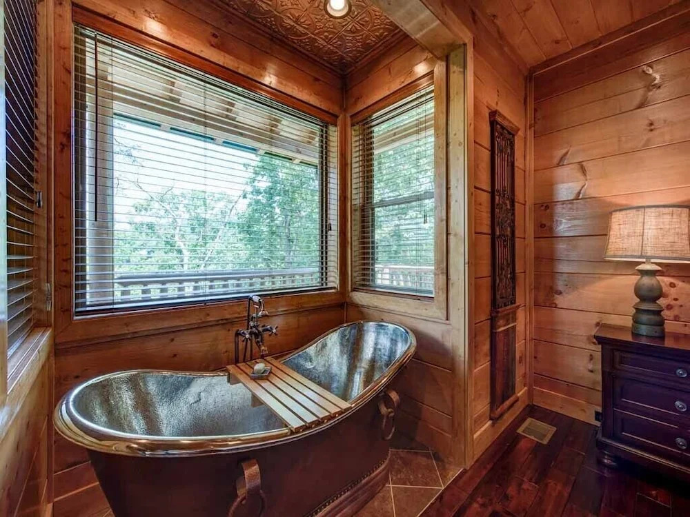 Bear Elegance - Three Bedroom Cabin