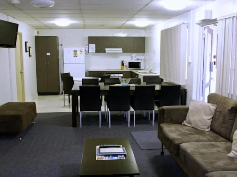 Cedar Lodge Motel
