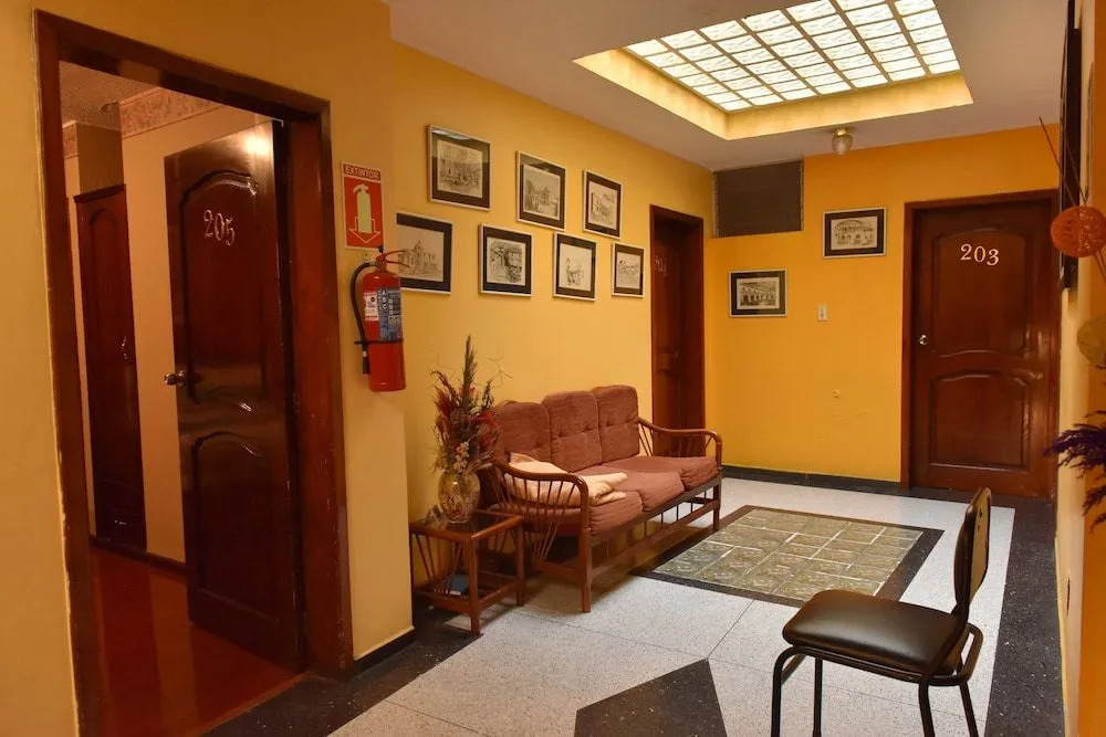 Hotel Makroz