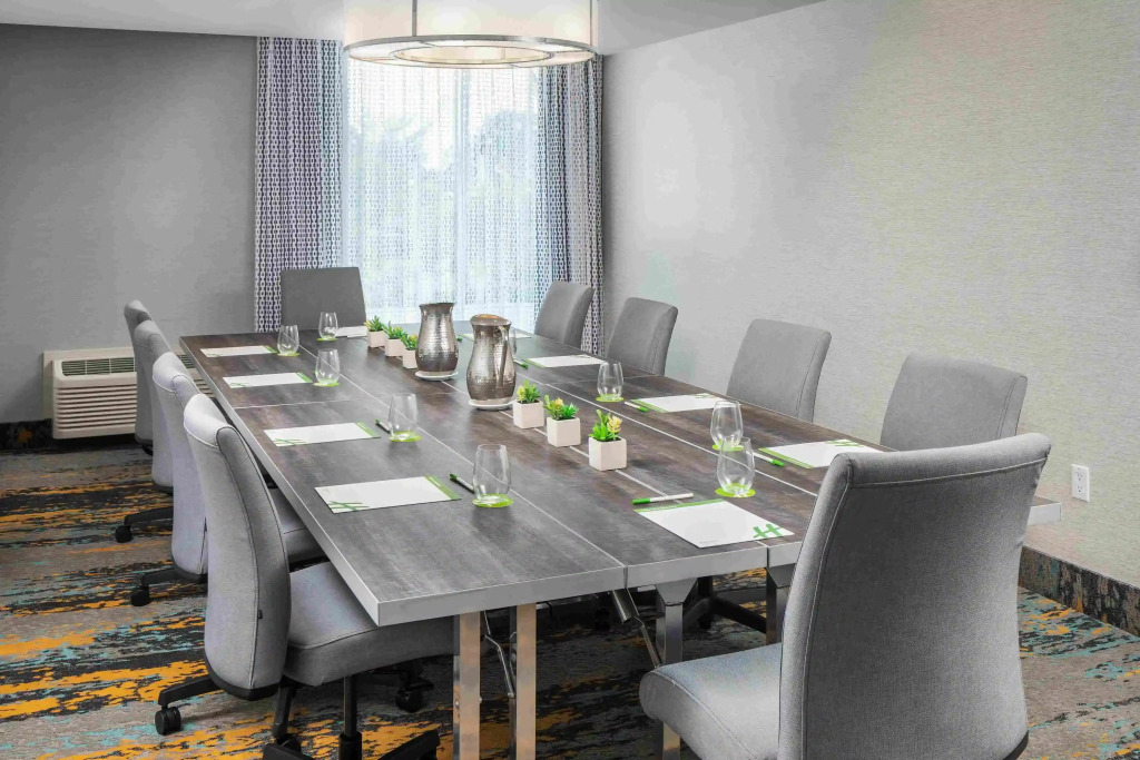 DoubleTree by Hilton Miami North I-95