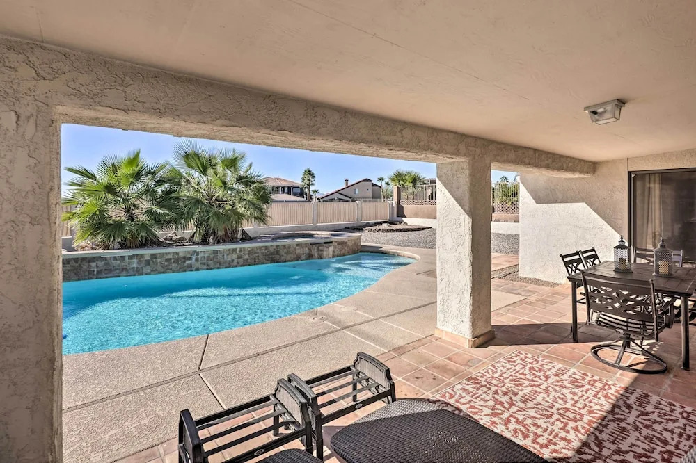 Private Pool & Hot Tub: Havasu Getaway!