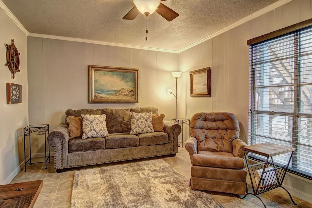 Live, Laugh, Love 1 Bedroom Condo by Redawning