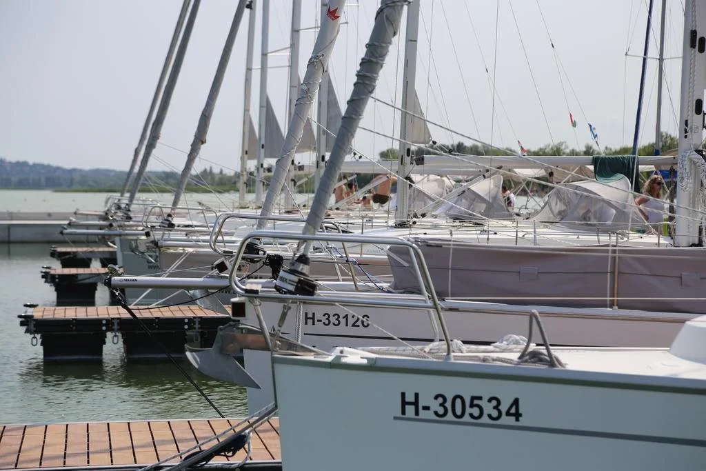 Fenyves Yacht Club Superior