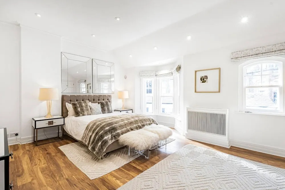 4-bed House Next To Harrods Private Parking