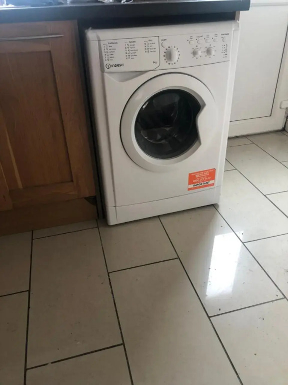 Cheerful 4 bedroom town house with bbq,