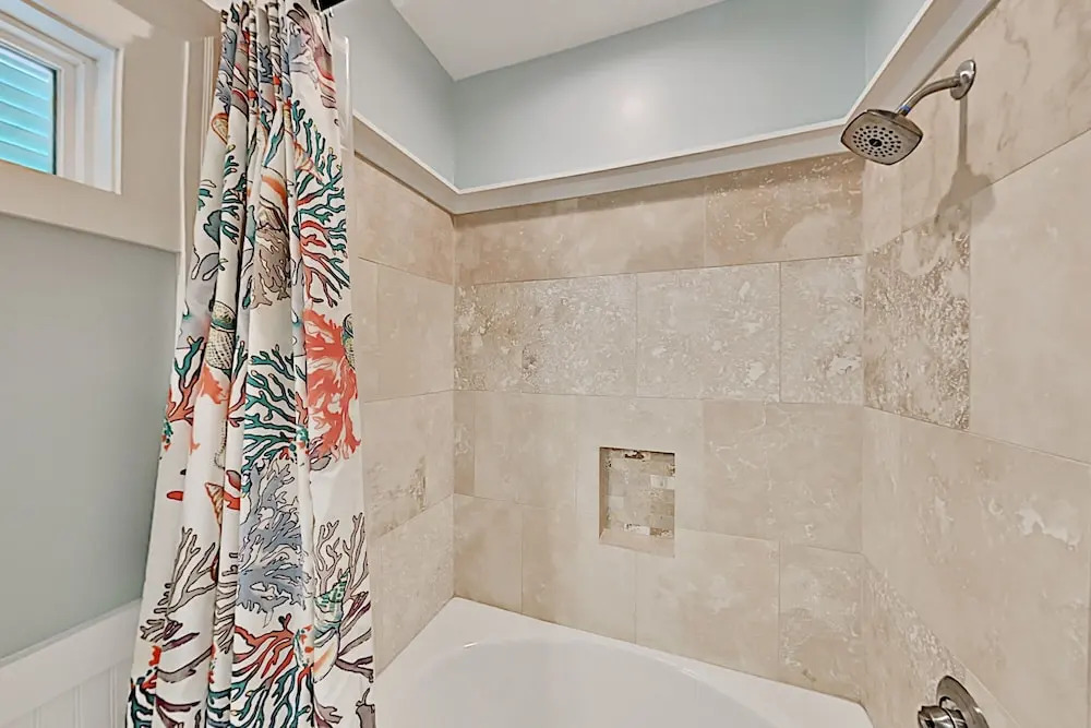 Stylish Beach W/ 2 Pools & Screened Deck 3 Bedroom Cottage