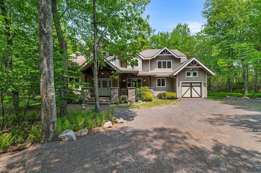 Mins2 Jfbb Split Rock With Hot Tub and Game Room