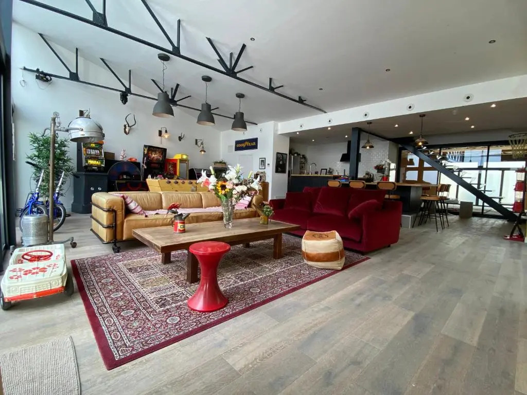 Loft Spa Reims-fr 200m2 privatifs, piscine intérieure chauffée, spa et parking