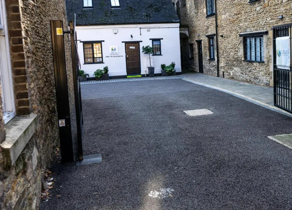 Stylish 2 Bed Apartment, Stunning City Centre Location, with FREE Secure, Gated Parking On-Site & Private WiFi, with Private Entrance & Courtyard Garden & Highly Rated