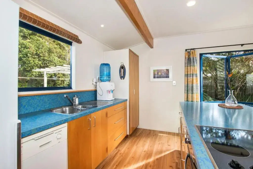 Taste Of Paradise with WiFi!- Mangawhai Heads Home