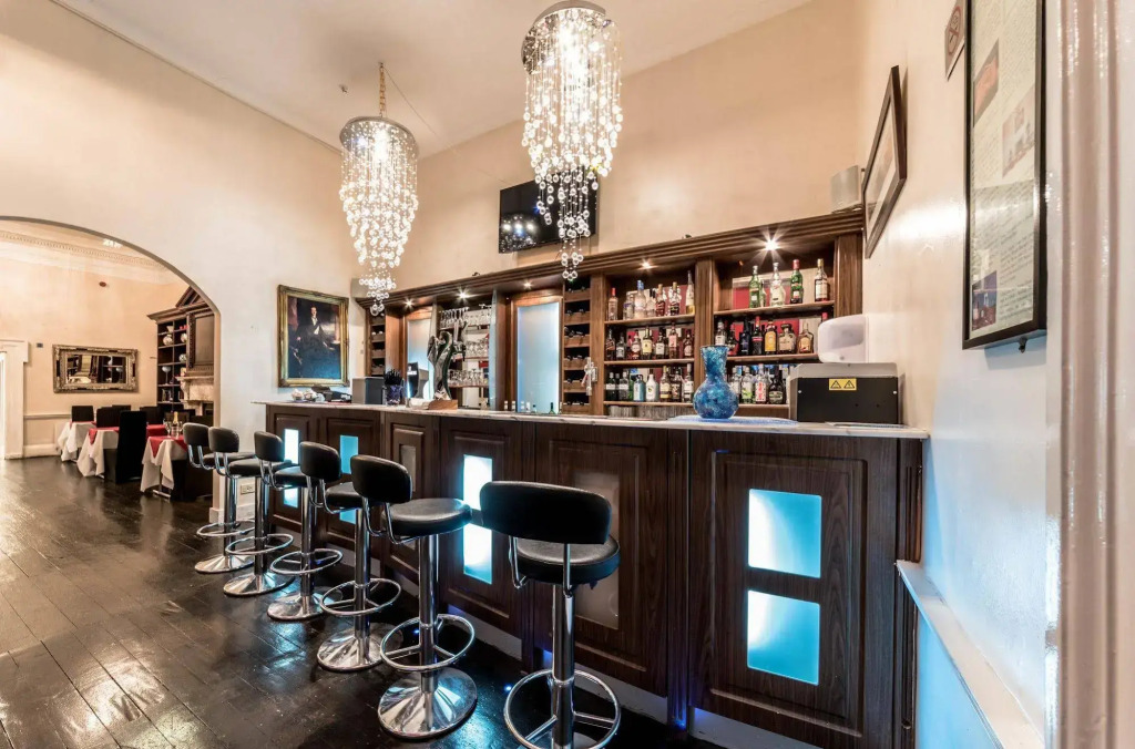 Baylis Park Hotel